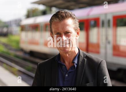 15 September 2022, Hamburg: Kay Arnecke, Managing Director of S-Bahn Hamburg GmbH, stands at Bergedorf station. From September 15, digitally controlled S-Bahn trains will be running regularly on the S2 line between Berliner Tor and Bergedorf. Photo: Marcus Brandt/dpa Stock Photo