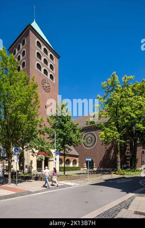 Deutschland, Coesfeld, Berkel, Baumberge, Muensterland, Westfalen, Nordrhein-Westfalen, NRW, Katholische Kirche St. Jakobi, Neuromanik, Backsteingebae Stock Photo