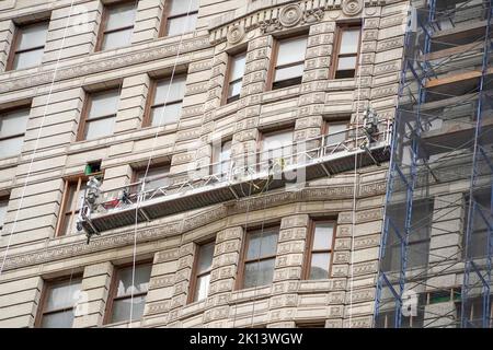 flatiron building under renovation new york city manhattan Stock Photo