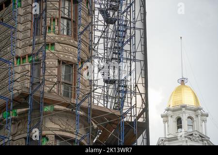 flatiron building under renovation new york city manhattan Stock Photo
