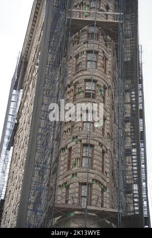 flatiron building under renovation new york city manhattan Stock Photo