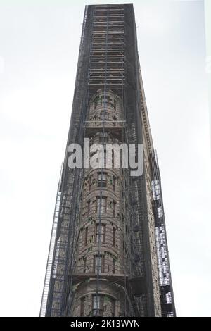 flatiron building under renovation new york city manhattan Stock Photo