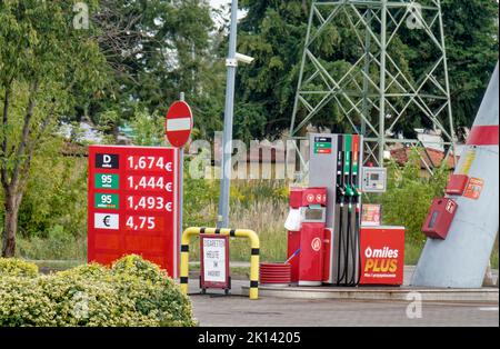 billiger Sprit bei Circle K Tankstellen in Kostrzyn, Polen. Preistafel, Tanktourismus, Spritpreise. Stock Photo