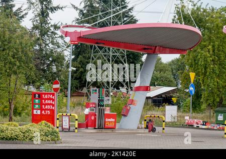 billiger Sprit bei Circle K Tankstellen in Kostrzyn, Polen. Preistafel, Tanktourismus, Spritpreise. Stock Photo