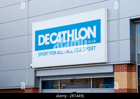 May 26, 2019 Emeryville / CA / USA - Exterior view of Decathlon Sporting  Goods flagship store, the first open in the San Francisco bay area, near  Oakl Stock Photo - Alamy