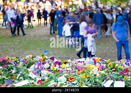 HM Queen Elizabeth II, Floral Tributes Stock Photo