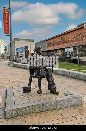 Bronze sculpture of novelist, playwright and essayist Arnold Bennett outside the Potteries Museum and Art Gallery, Hanley, Stoke on Trent, England Stock Photo