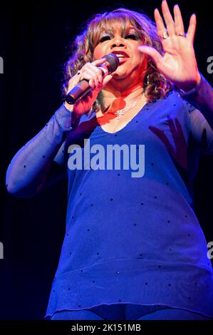 Deniece Williams Performing on The Giants Of Soul Tour at Sheffield City Hall , Sheffield , Uk , 14.09.2022 Stock Photo