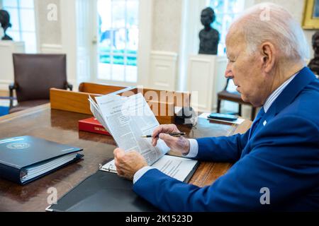 Washington, United States Of America. 15th Sep, 2022. Washington, United States of America. 15 September, 2022. U.S President Joe Biden, reads an editorial commentary in the Wall Street Journal on the railroad labor issues at the Oval Office of the White House, September 15, 2022 in Washington, DC After last minute intervention Biden helped avoid a strike by labor unions over work conditions. Credit: Adam Schultz/White House Photo/Alamy Live News