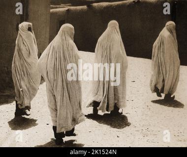 Muslim women in purdah Stock Photo - Alamy