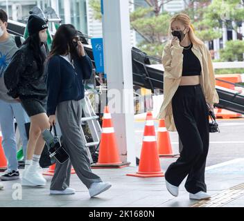 Seoul, South Korea. 15th Sep, 2022. (L to R) Thai rapper, singer Lisa, South Korean singer Jennie and Rose, of South Korean K-Pop girl group BLACKPINK is seen on departure at Incheon International Airport in Incheon, South Korea on September 15, 2022. (Photo by: Lee Young-ho/Sipa USA) Credit: Sipa USA/Alamy Live News Stock Photo