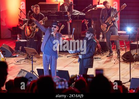 Hamburg, Germany. 15th Sep, 2022. Musicians Jan Delay (l) and Udo Lindenberg, and band stand during the 'Get Back To Audimax!' - Show on stage at the university's Audimax. Fifty years after Otto's legendary concert at the university's Audimax, Hamburg musicians presented a public series on the Hanseatic city's musical history. Credit: Georg Wendt/dpa/Alamy Live News Stock Photo