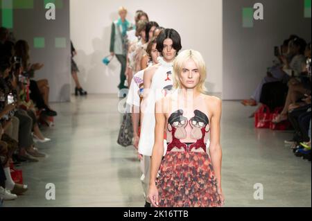 New York, USA. 14th Sep, 2022. NEW YORK, NEW YORK - SEPTEMBER 14: Models walk the runway finale at the Vivienne Tam fashion show during September 2022 New York Fashion Week: The Shows at Spring Studios on September 14, 2022 in New York City. Credit: Ron Adar/Alamy Live News