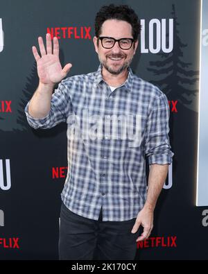 HOLLYWOOD, LOS ANGELES, CALIFORNIA, USA - SEPTEMBER 15: American filmmaker J.J. Abrams arrives at the Los Angeles Premiere Of Netflix's 'Lou' held at the Netflix Tudum Theater on September 15, 2022 in Hollywood, Los Angeles, California, USA. (Photo by Xavier Collin/Image Press Agency) Stock Photo