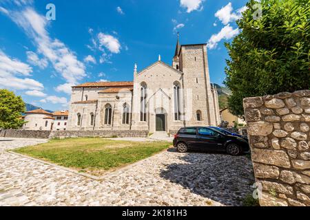 Venzone, medieval Cathedral, Church of St. Andrew the Apostle, 1308. Destroyed by the 1976 earthquake and the Baptistery or Chapel of San Michele. Stock Photo