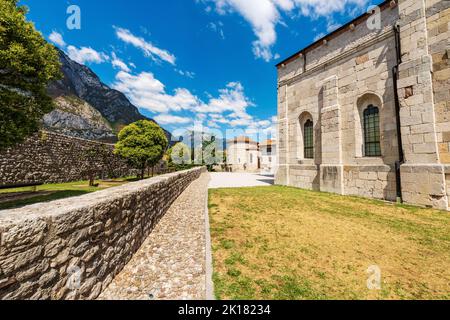 Venzone, Baptistery or Chapel of San Michele, with the crypt of the mummies and the Cathedral, Church of St. Andrew the Apostle, Friuli, Italy. Stock Photo