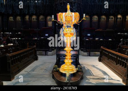 An eagle style lectern in the choir (quire) at the norman built medieval christian cathedral in Lincoln, England. Stock Photo