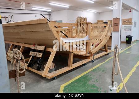 Woodbridge, Suffolk, UK - 16 September 2022 ; The Longshed boat building project at Whisstocks Square. Stock Photo