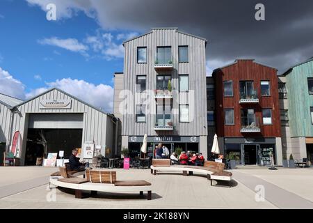 Woodbridge, Suffolk, UK - 16 September 2022 : Whisstocks Square shops and cafes. Stock Photo