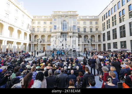 Berlin, Germany. 16th Sep, 2022. Numerous guests attend the ceremony marking the last partial opening of the Humboldt Forum. Credit: Joerg Carstensen/dpa/Alamy Live News Stock Photo