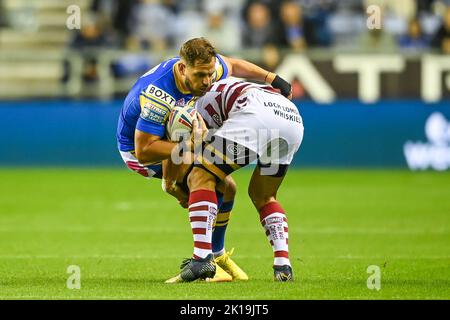 Aidan Sezer #7 of Leeds Rhinos is tackled by Thomas Leuluai #7 of Wigan Warriors during the Betfred Super League match Wigan Warriors vs Leeds Rhinos at DW Stadium, Wigan, United Kingdom, 16th September 2022  (Photo by Craig Thomas/News Images) Stock Photo