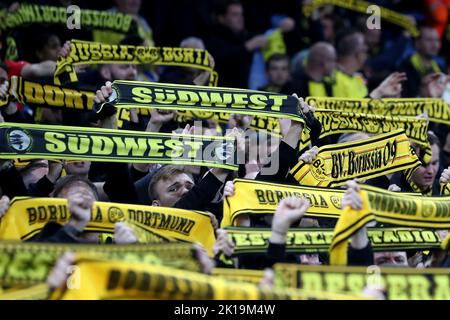 Borussia Dortmund's fans during the UEFA Champions League Group G match between Manchester City and Borussia Dortmund at the Etihad Stadium, Manchester on Wednesday 14th September 2022. (Credit: Mark Fletcher | MI News) Credit: MI News & Sport /Alamy Live News Stock Photo