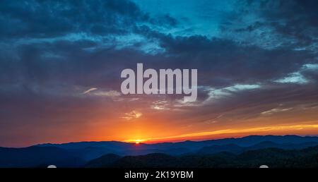 The sun sets behind the mountains from Foothills Parkway, Great Smoky Mountains National Park, Tennessee Stock Photo