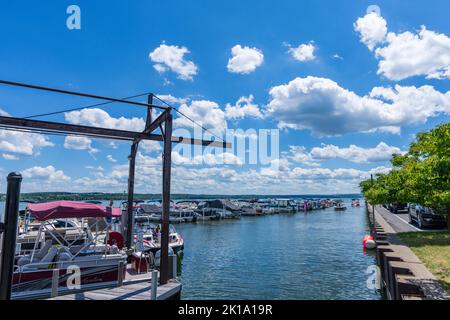 Canandaigua, NY - July 29, 2022: Part of the Canandaigua City Pier with many boats. Stock Photo
