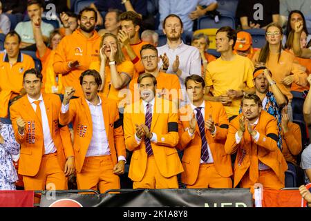 Glasgow, UK. 16th Sep, 2022. GLASGOW, SCOTLAND - SEPTEMBER 16: Fans and supporters of the Netherlands during the Davis Cup by Rakuten Group Stage 2022 Glasgow match between Great Britain and the Netherlands at Emirates Arena on September 16, 2022 in Glasgow, Scotland. Credit: BSR Agency/Alamy Live News