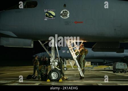 Aircrew, assigned to the 37th Bomb Squadron, board a B-1B Lancer at Ellsworth Air Force Base, S.D., for a long-distance CONUS-to-CONUS mission into the Indo-Pacific region, Sept 10, 2022. Training outside the U.S. enables aircrew and Airmen to become familiar with other theaters and airspace, and enhances the enduring skills necessary to confront a broad range of global challenges. (U.S. Air Force photo by Airman 1st Class Adam Olson) Stock Photo