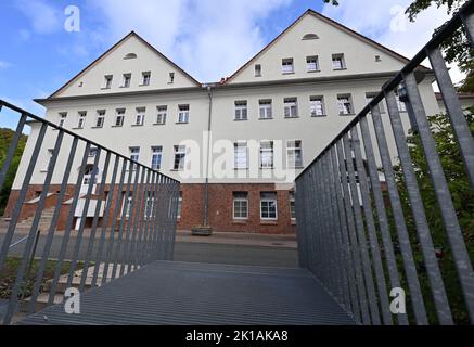 Nordhausen, Germany. 16th Sep, 2022. A student dormitory on the campus of Nordhausen University of Applied Sciences. Currently, the Studierendenwerk in Thuringia offers around 8,000 places in 71 residence halls at the Erfurt, Ilmenau, Jena, Schmalkalden and Nordhausen campuses. Credit: Martin Schutt/dpa/Alamy Live News Stock Photo