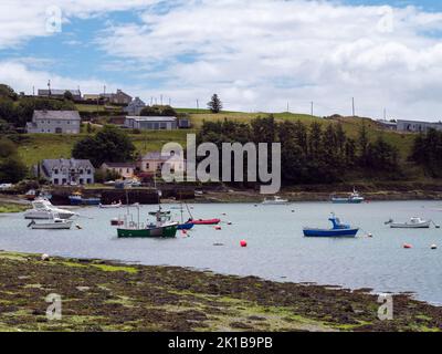 Clonakilty, Ireland, July 2, 2022. Boats anchored in Clonakilty Bay, sunny day. Irish seashore at low tide, seaside landscape. Shore and fishing boats Stock Photo