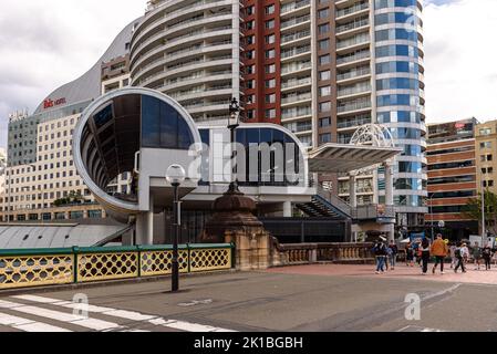 The disused Harbourside monorail station at the western end of Pyrmont Bridge in Darling Harbour, Sydney Stock Photo