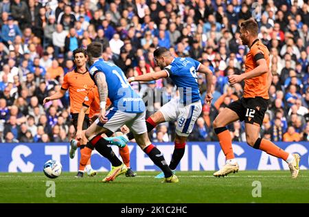 Glasgow, UK. 17th September 2022.    Antonio Colak of Rangers scores Rangers  first goal during the cinch Premiership match at Ibrox Stadium, Glasgow. Picture credit should read: Neil Hanna / Sportimage Stock Photo