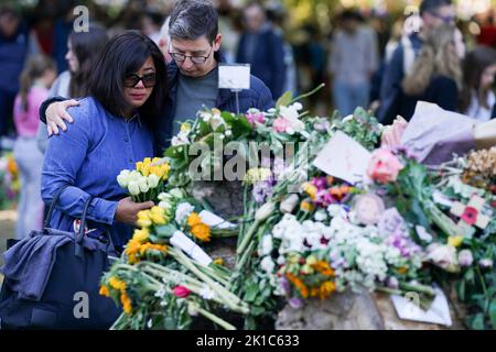 Members of the public react as they view flowers and tributes to Queen Elizabeth II in Green Park in London, ahead of her funeral on Monday. Picture date: Saturday September 17, 2022. Stock Photo