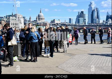 London, UK. Bankside. The queue for Queen Elizabeth II's Lying-in-State stretched from Southwark Park to Westminster Hall taking up to 14 hours to reach it's destination. Credit: michael melia/Alamy Live News Stock Photo