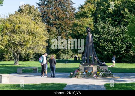 Runnymede, Surrey, UK. 17th September, 2022. Mourners came to see the flowers laid by the HM Queen Elizabeth Magna Carta Statue in Runnymede today. Credit: Maureen McLean/Alamy Live News Stock Photo