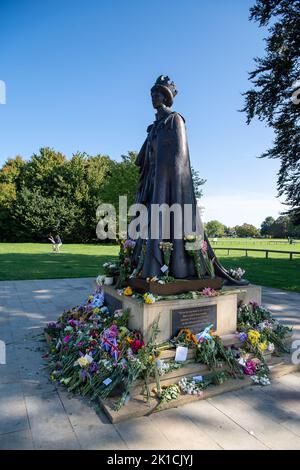 Runnymede, Surrey, UK. 17th September, 2022. Mourners came to see the flowers laid by the HM Queen Elizabeth Magna Carta Statue in Runnymede today. Credit: Maureen McLean/Alamy Live News Stock Photo