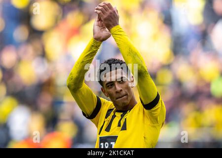 Dortmund, Germany. 17th Sep, 2022. Soccer: Bundesliga, Borussia Dortmund - FC Schalke 04, Matchday 7, Signal-Iduna Park: Dortmund's Jude Bellingham celebrates after the final whistle. Credit: David Inderlied/dpa - IMPORTANT NOTE: In accordance with the requirements of the DFL Deutsche Fußball Liga and the DFB Deutscher Fußball-Bund, it is prohibited to use or have used photographs taken in the stadium and/or of the match in the form of sequence pictures and/or video-like photo series./dpa/Alamy Live News
