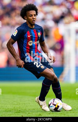 Barcelona, Spain. 17th Sep, 2022. Jules Kounde (FC Barcelona) in action during La Liga football match between FC Barcelona and Elche CF, at Camp Nou Stadium in Barcelona, Spain, on September 17, 2022. Foto: Siu Wu. Credit: dpa/Alamy Live News Stock Photo