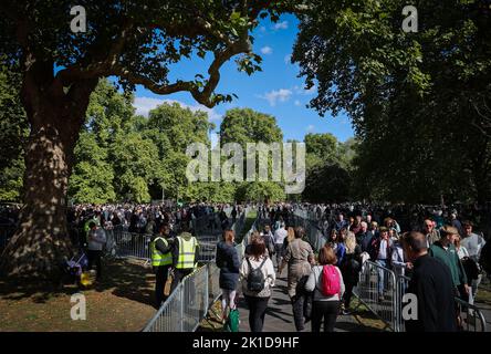 London, UK. 17th Sep, 2022. Numerous people walk in a long line in Southwark Park at the start of the queue to Westminster Hall to say goodbye to the laid out coffin of Queen Elizabeth II. Britain's Queen Elizabeth II died on Sept. 8, 2022, at the age of 96. The coffin with the Queen is laid out for four days in the Palace of Westminster (Parliament). Credit: Christian Charisius/dpa/Alamy Live News Stock Photo