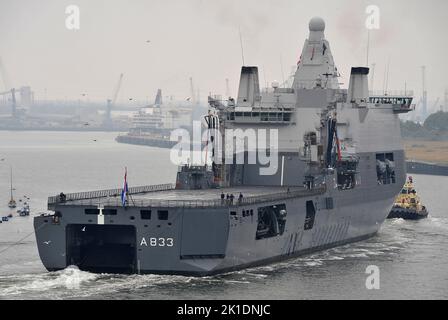 AJAXNETPHOTO. 14TH AUGUST, 2022. TYNE & WEIR, ENGLAND. - DUTCH VISITOR- AMPHIBIOUS ASSAULT SHIP HNLMS KAREL DOORMAN (A833) ENTERING RIVER TYNE WITH TUG ASSIST. PHOTO:TONY HOLLAND/AJAX REF:DTH33 9664 Stock Photo