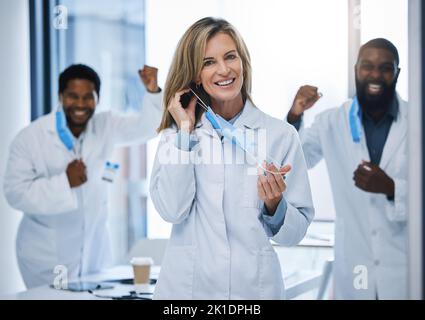 Doctors celebrate removing covid face mask at end of pandemic, celebration of virus done and success in medical hospital. Face portrait of healthcare Stock Photo