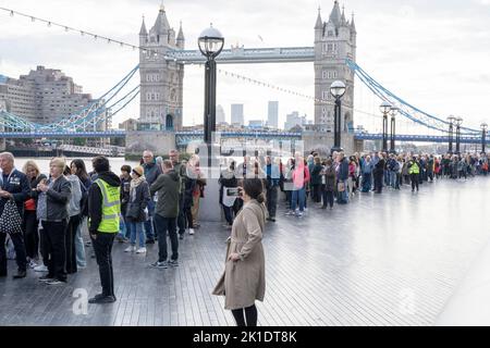 people joining the queues along the south bank of the River Thames to pay their respect to the queen lying-in-state at Westminster hall London UK Stock Photo