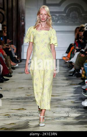 PAUL & JOE SS23 runway during during London fashion Week on September 2022 - London, UK. 17/09/2022 Stock Photo