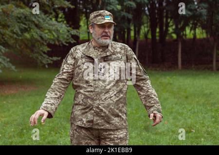 Portrait of a Ukrainian soldier in the forest. War in Ukraine, conflict, struggle. Stock Photo