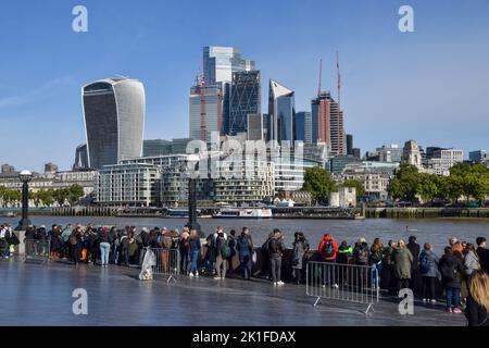 London, England, UK. 18th Sep, 2022. Mourners pass by the City of London skyline as they continue to queue near Tower Bridge on the last full day of The Queen's lying-in-state at Westminster Hall. The Queen's state funeral takes place on 19th September. (Credit Image: © Vuk Valcic/ZUMA Press Wire) Stock Photo