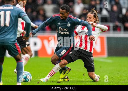 Eindhoven - Quinten Timber of Feyenoord, Xavi Simons of PSV Eindhoven during the match between PSV v Feyenoord  at Philips Stadion on 18 September 2022 in Eindhoven, Netherlands. (Box to Box Pictures/Yannick Verhoeven) Stock Photo