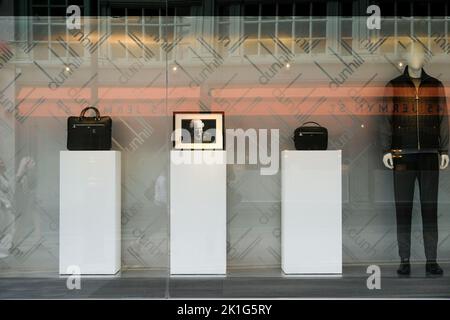 Jermyn Street, London, UK. 18th Sept 2022. Mourning the death of Queen Elizabeth II aged 96. Shop windows near Piccadilly display pictures and dedications to Queen Elizabeth. Dunhill, Jermyn Street. Credit: Matthew Chattle/Alamy Live News Stock Photo