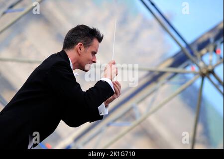 Vienna, Austria. 08 May 2015. Philippe Jordan conducts the Vienna Symphony Orchestra Stock Photo